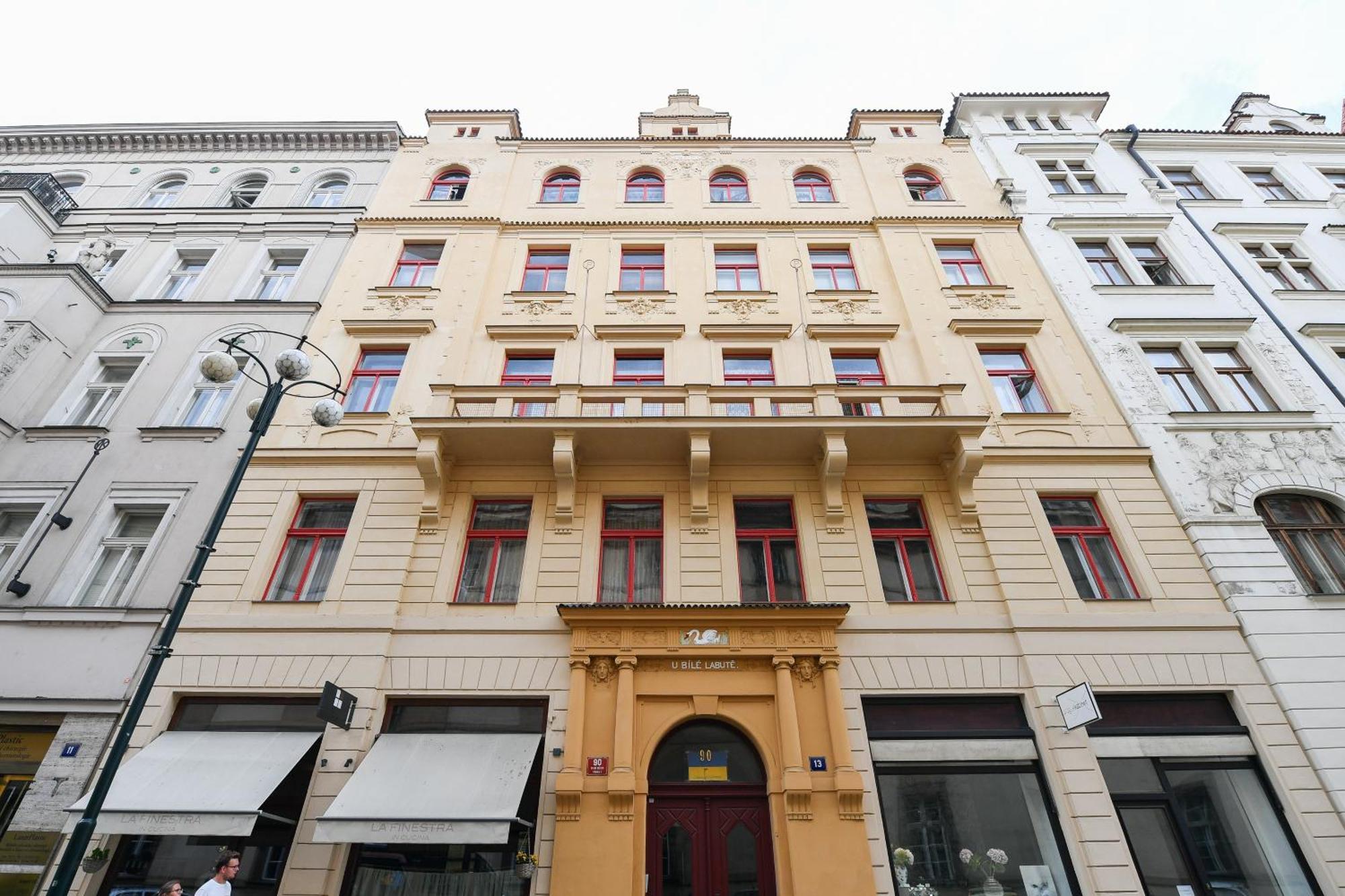 Stunning Charles Bridge Apartment Prague Exterior photo